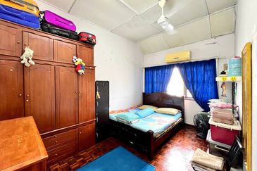 Lock, stock & barrel Double Storey Terrace House Taman Setiawangsa For Sale