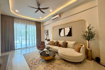 Persiaran Puncak Alam 1 