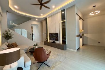 Persiaran Puncak Alam 1 