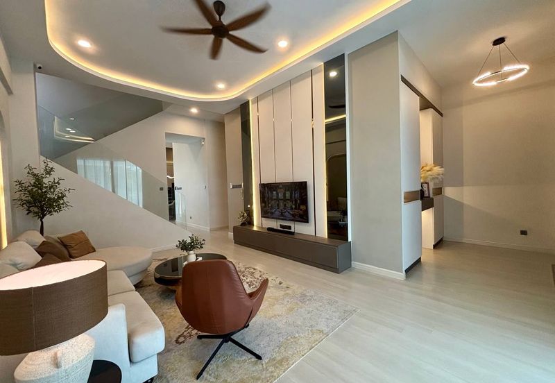 Persiaran Puncak Alam 1 