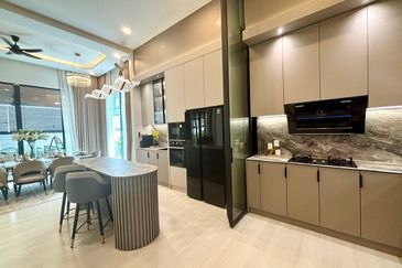 Persiaran Puncak Alam 1 