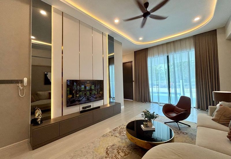 Persiaran Puncak Alam 1 