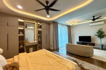 Persiaran Puncak Alam 1 