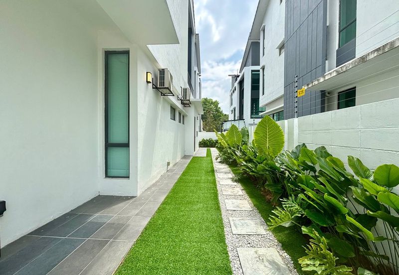 Persiaran Puncak Alam 1 