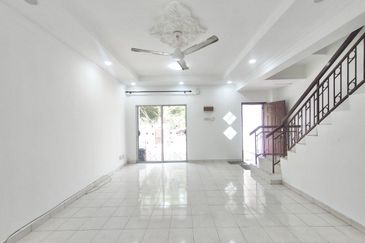 Persiaran Puncak Alam 1 