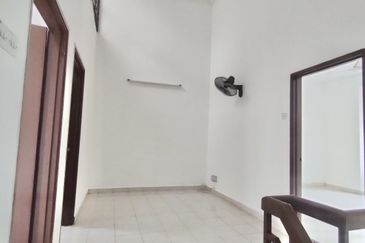 Persiaran Puncak Alam 1 