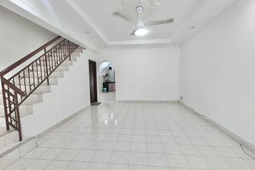 Persiaran Puncak Alam 1 