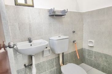 Persiaran Puncak Alam 1 