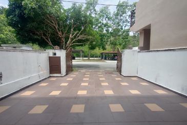 Persiaran Puncak Alam 1 