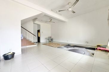 Persiaran Puncak Alam 1 