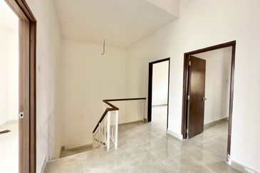 Persiaran Puncak Alam 1 