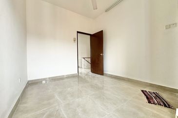 Persiaran Puncak Alam 1 