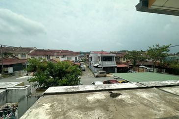 Persiaran Puncak Alam 1 