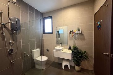 ATHIRA, Bandar Bukit Raja