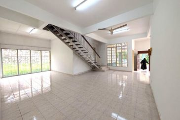 Persiaran Puncak Alam 1 