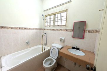 Persiaran Puncak Alam 1 