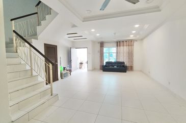 Persiaran Puncak Alam 1 