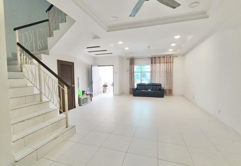 Persiaran Puncak Alam 1 