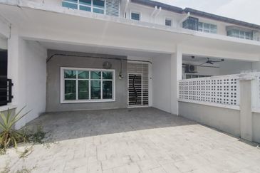 Persiaran Puncak Alam 1 