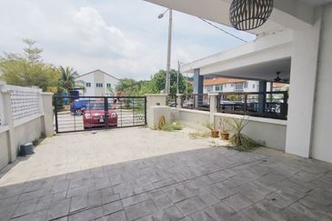 Persiaran Puncak Alam 1 