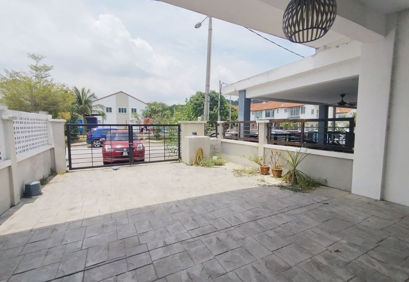 Persiaran Puncak Alam 1 