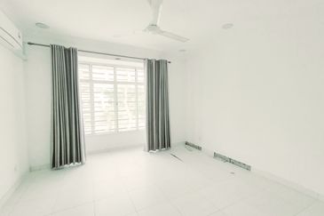 Persiaran Puncak Alam 1 