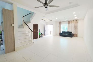 Persiaran Puncak Alam 1 