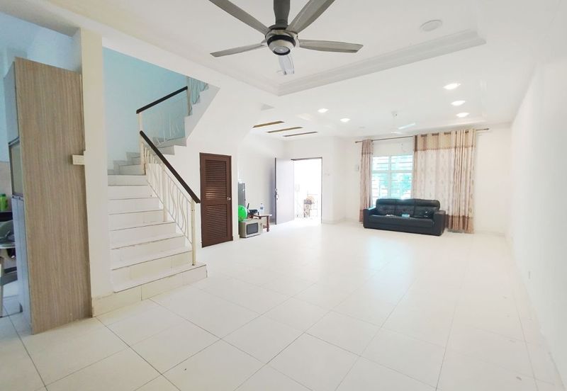 Persiaran Puncak Alam 1 