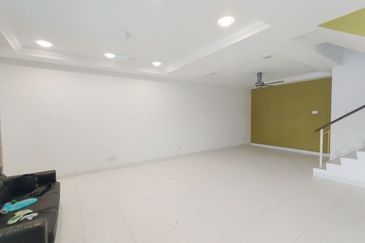 Persiaran Puncak Alam 1 