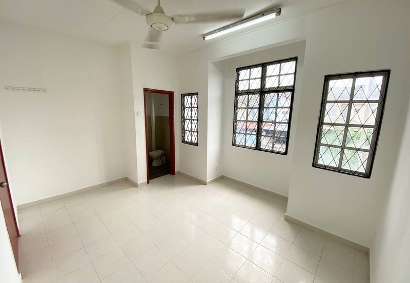 Persiaran Puncak Alam 1 