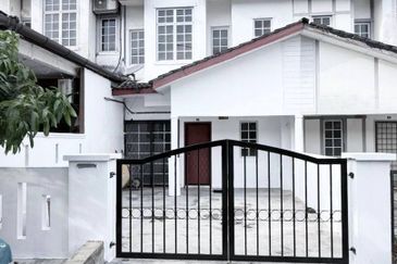 Persiaran Puncak Alam 1 