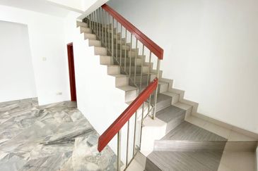 Persiaran Puncak Alam 1 