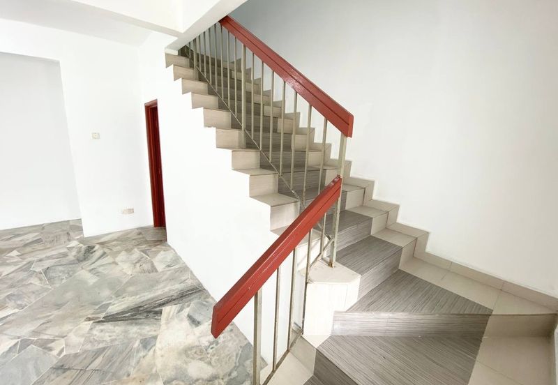 Persiaran Puncak Alam 1 