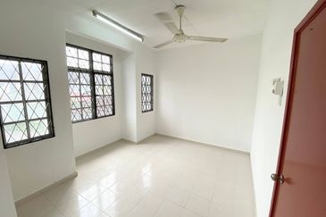 Persiaran Puncak Alam 1 