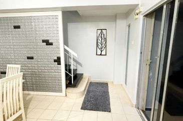 Persiaran Puncak Alam 1 