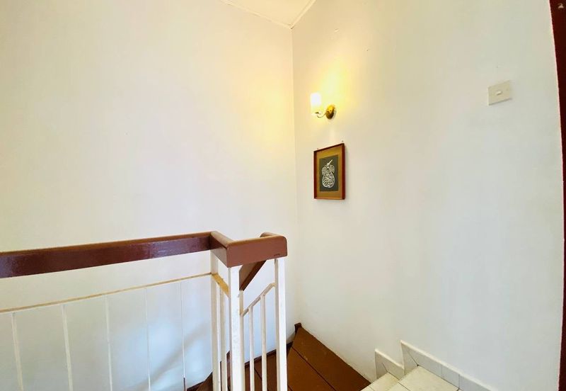 Lorong Az-Zaharah 10/20