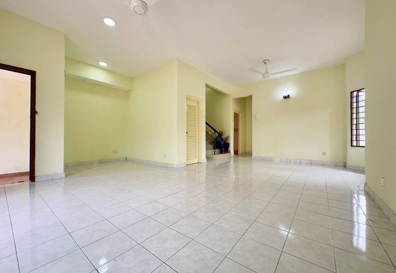 Jalan Spektrum U16 @ Taman Bukit Subang