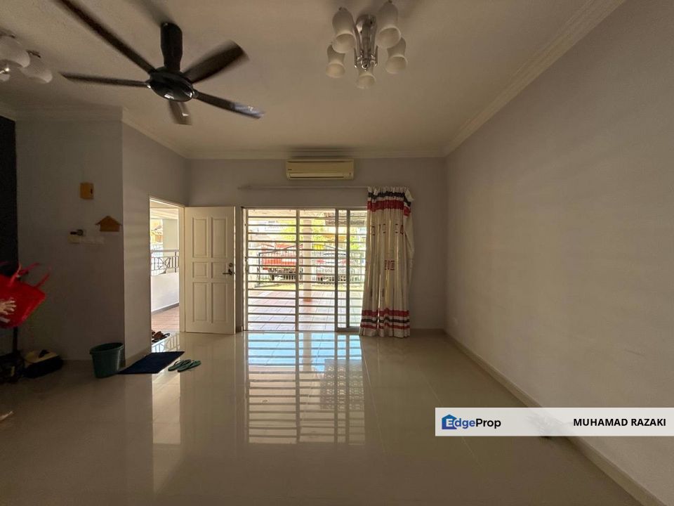 Taman Bukit Subang, Shah Alam, 2 Storey Terrace House For Sale, FREEHOLD Renovated And Good Condition., Selangor, Shah Alam