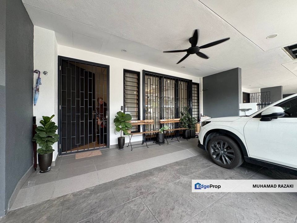 Elmina Green Three, Double Storey Terrace House with Balcony For Sale. Partially Furnished & Nicely Renovated FREEHOLD, Selangor, Sungai Buloh