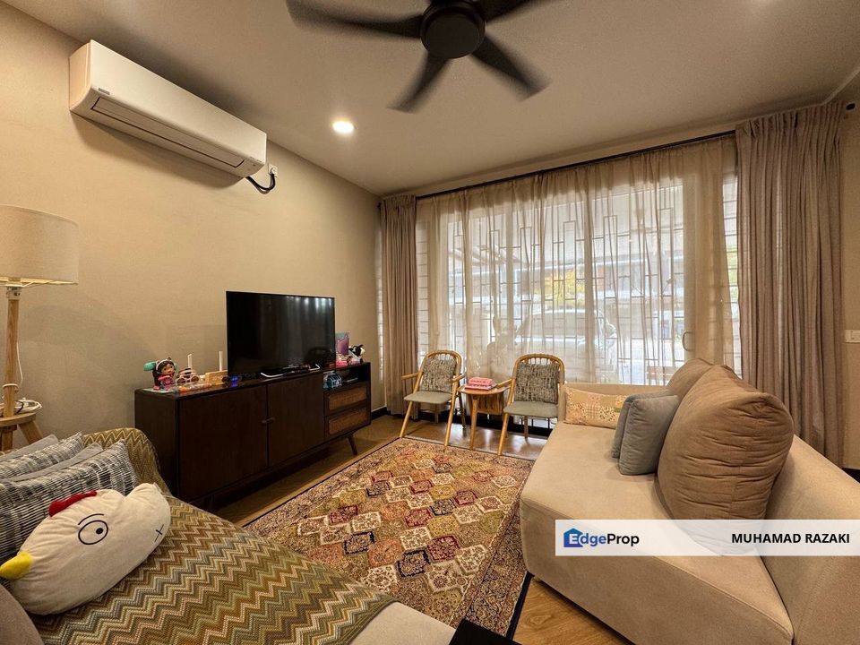 Elmina Green Three, Double Storey Terrace House with Balcony For Sale. Partially Furnished & Nicely Renovated FREEHOLD, Selangor, Sungai Buloh