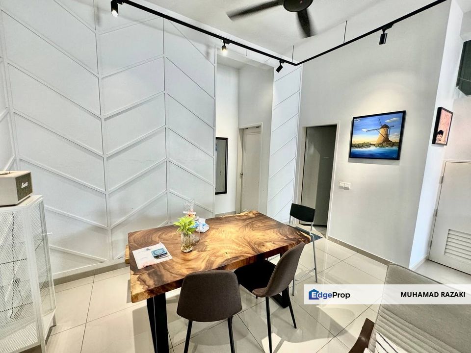 Nice Renovated Interior Unit. Free Built-in Kitchen Cabinet, Aircond, Curtain, Fan & Light Fittings., Selangor, Bandar Puncak Alam