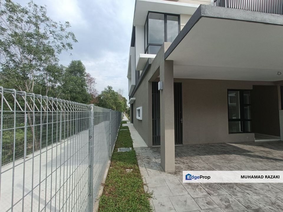 Brand New, End Lot Double Frontage Lake Garden View, Lily Type Double Storey, Selangor, Shah Alam