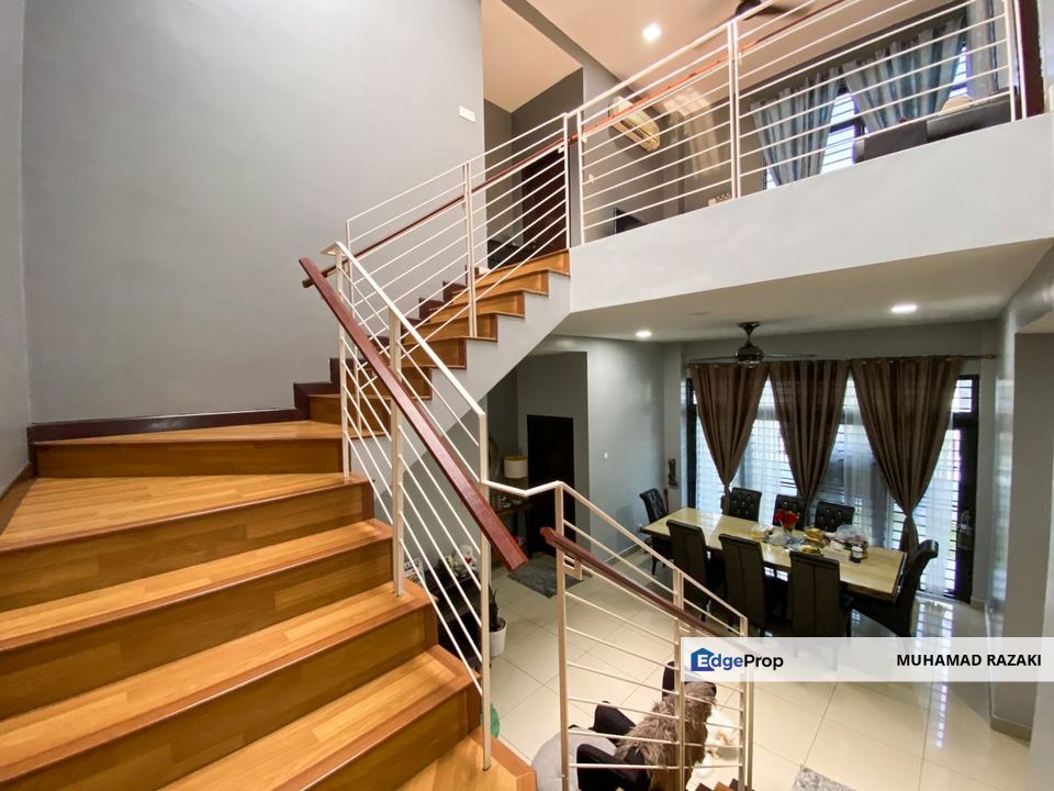 Below Market! Renovated End Lot with Extra Land Area, Well Maintained & Good Condition, 24 Hours Security., Selangor, Glenmarie