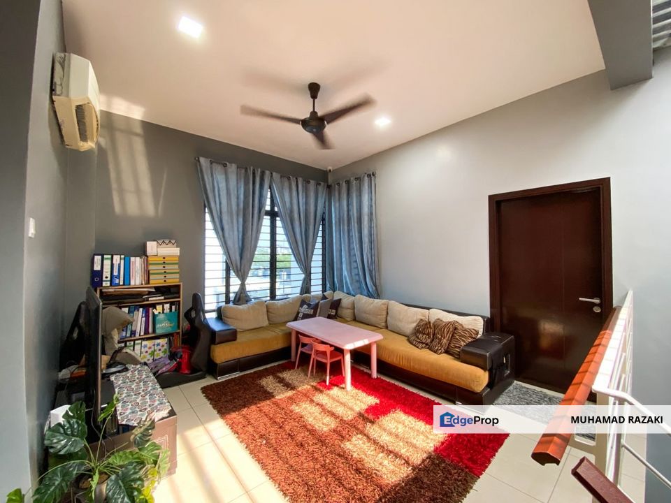 Below Market! Renovated End Lot with Extra Land Area, Well Maintained & Good Condition, 24 Hours Security., Selangor, Glenmarie