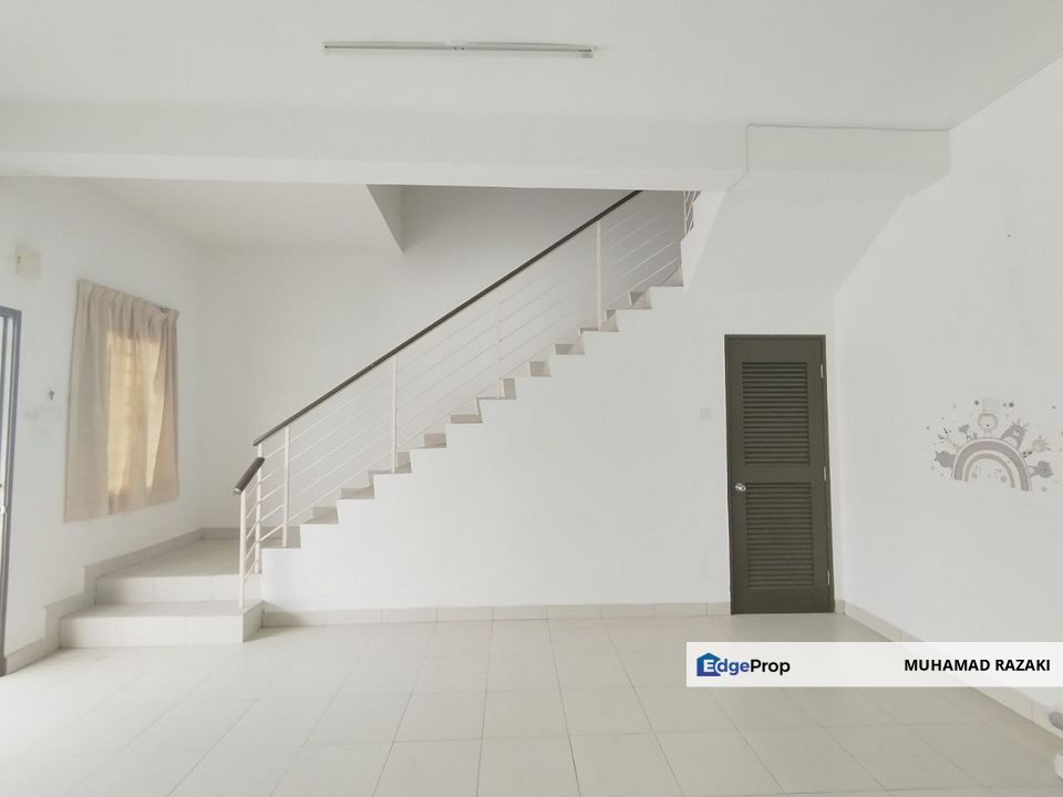 Gated & Guarded 24hr Security, Double Storey 4 Bedroom & 3 Bath, Negotiable Price!, Selangor, Bandar Puncak Alam