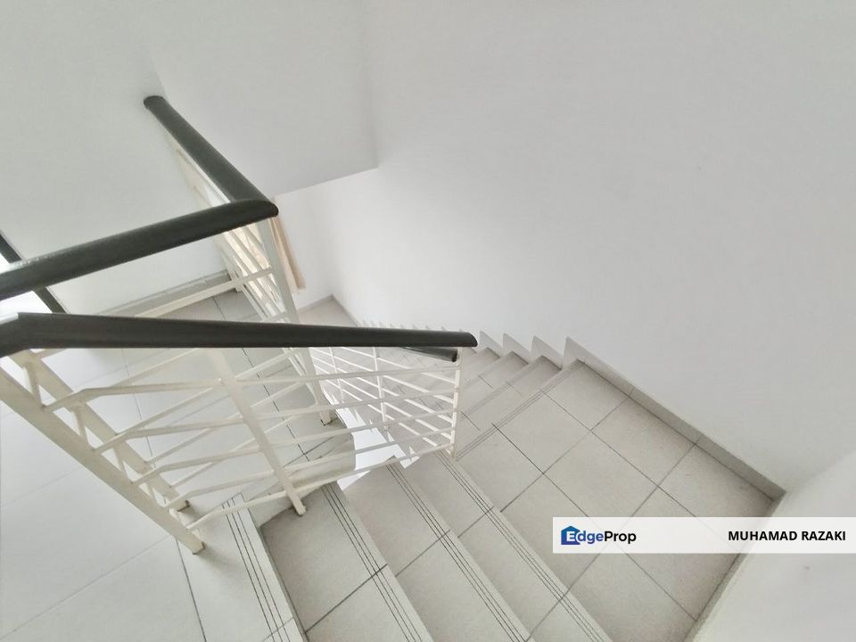 Gated & Guarded 24hr Security, Double Storey 4 Bedroom & 3 Bath, Negotiable Price!, Selangor, Bandar Puncak Alam