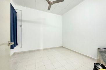 Semi-D Cluster Fasa 2, Renovated Exteded Kitchen!