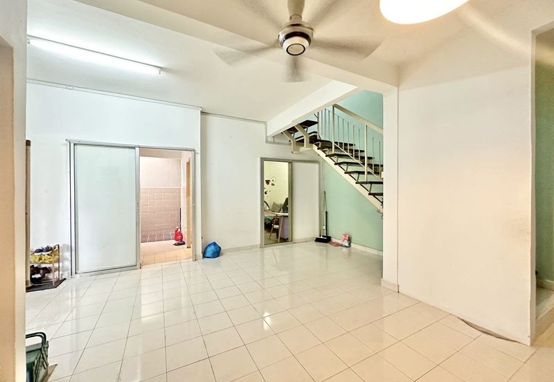 Semi-D Cluster Fasa 2, Renovated Exteded Kitchen!