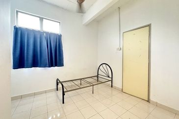 Semi-D Cluster Fasa 2, Renovated Exteded Kitchen!