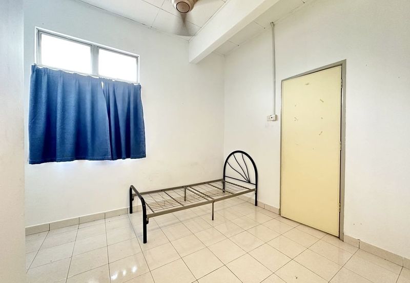 Semi-D Cluster Fasa 2, Renovated Exteded Kitchen!